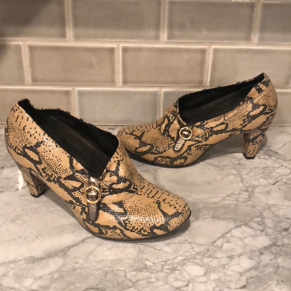 Bobbi Blu snakeskin buckle booties shooties 8.5